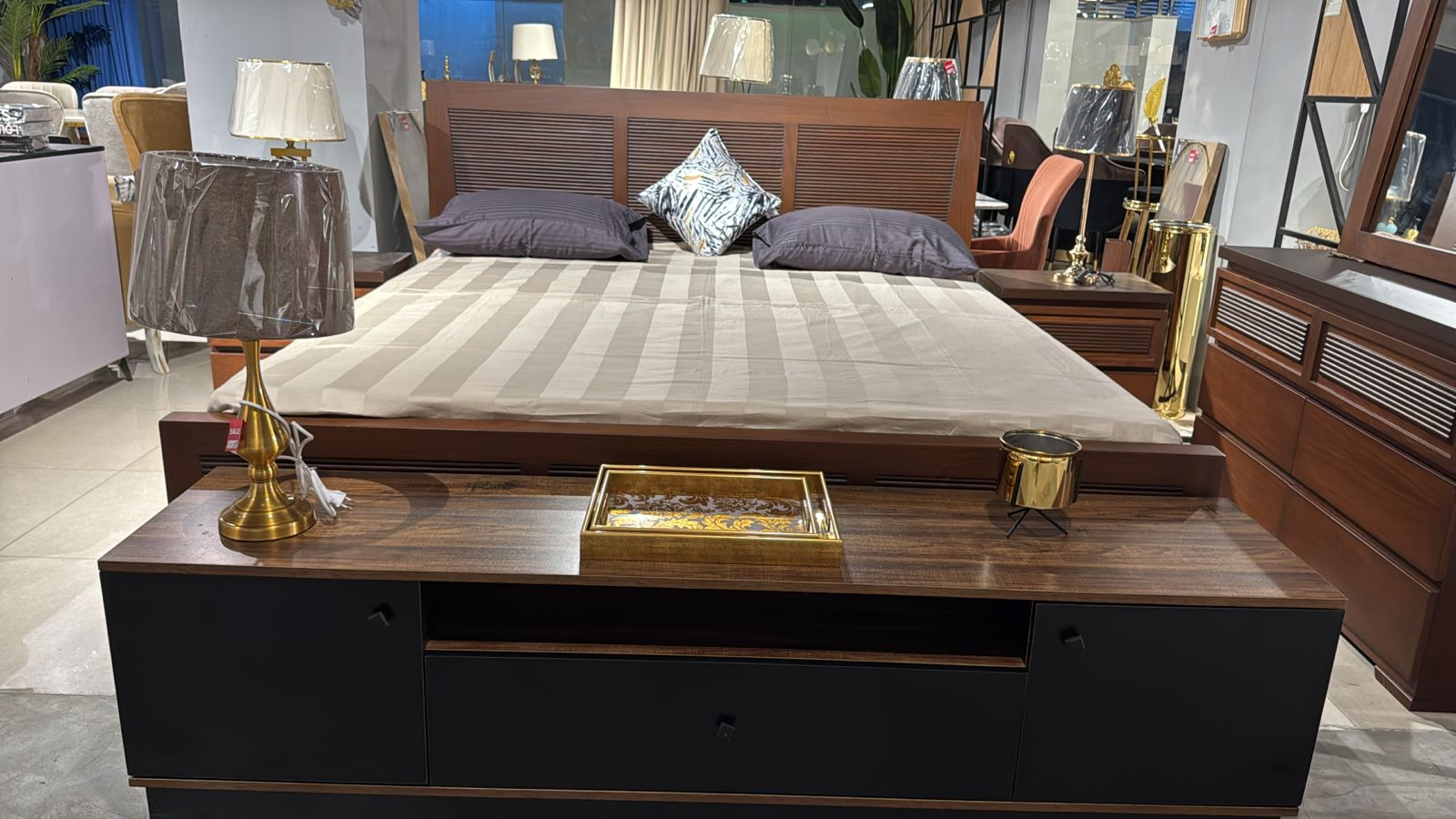 Bed Set Contemporary Local 2-014