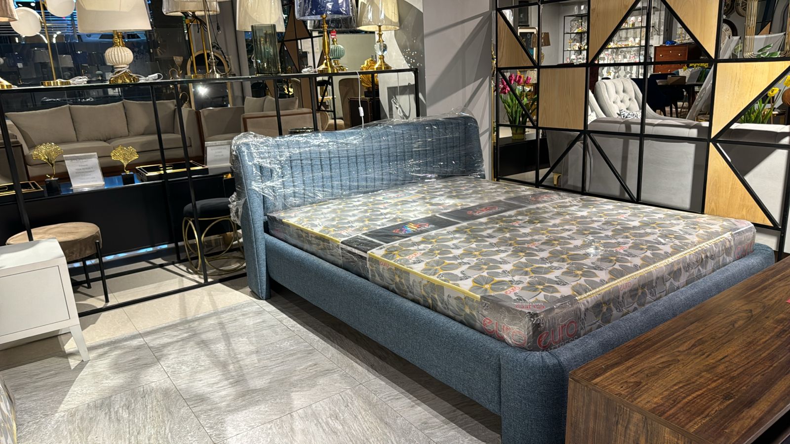 Bed Set Contemporary Local 2-012
