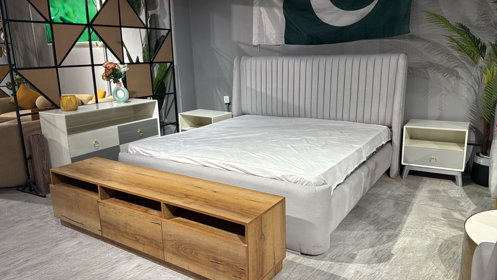 Bed Set Contemporary Local 2-017