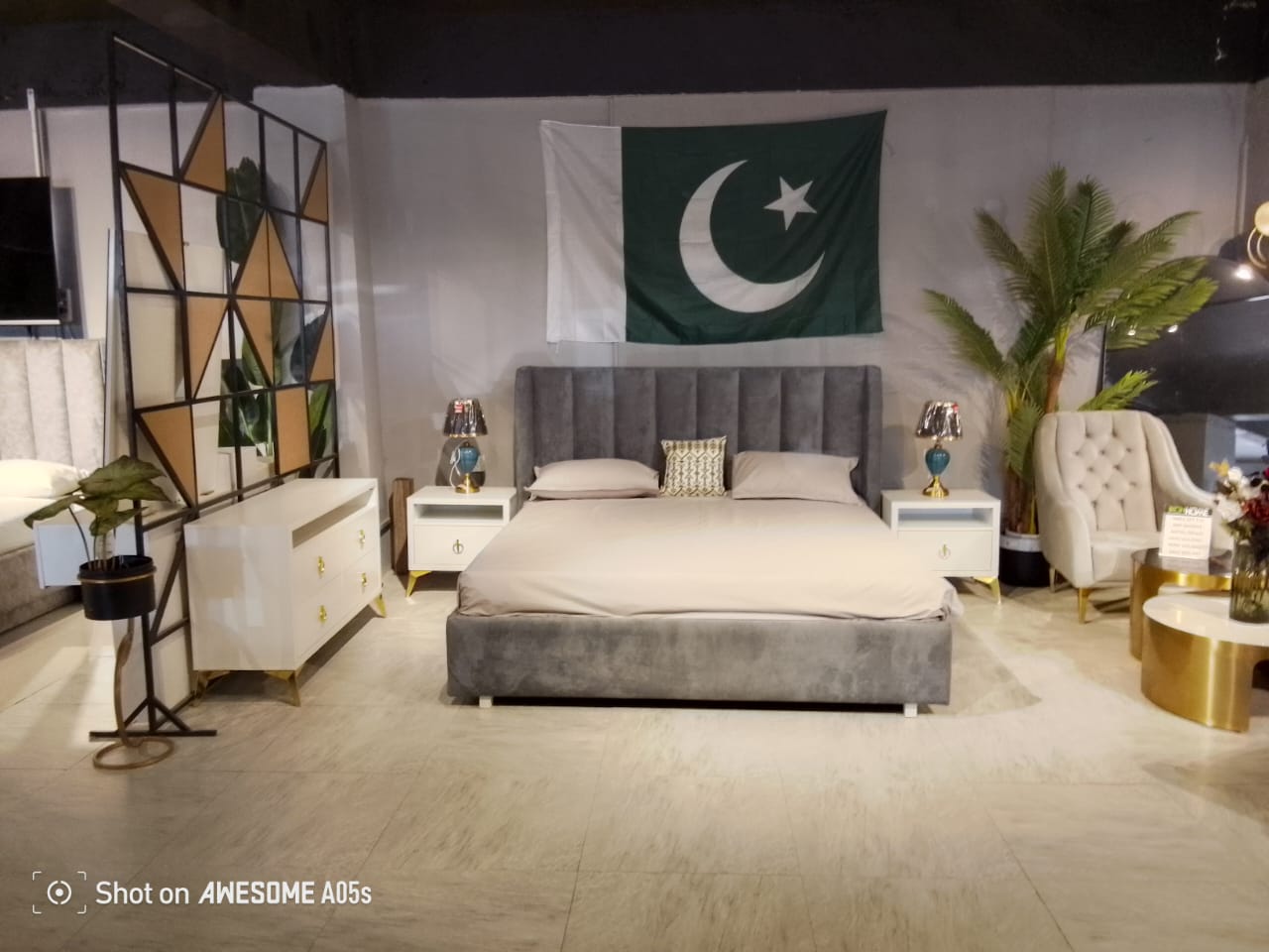 Bed Set Contemporary Local 2-018