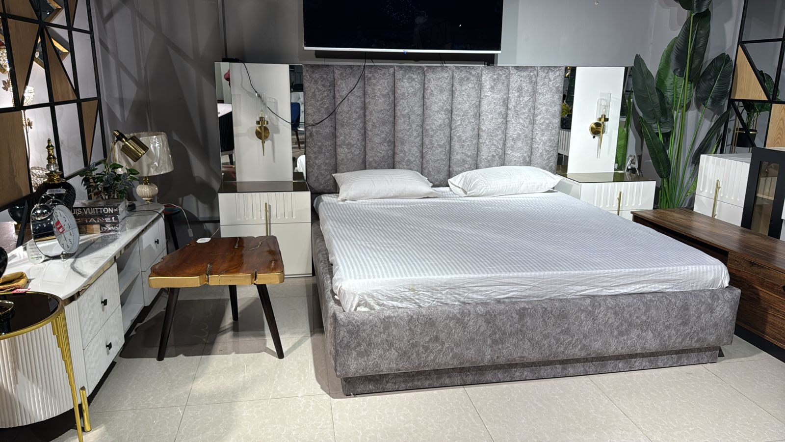 Bed Set Contemporary Local 2-022