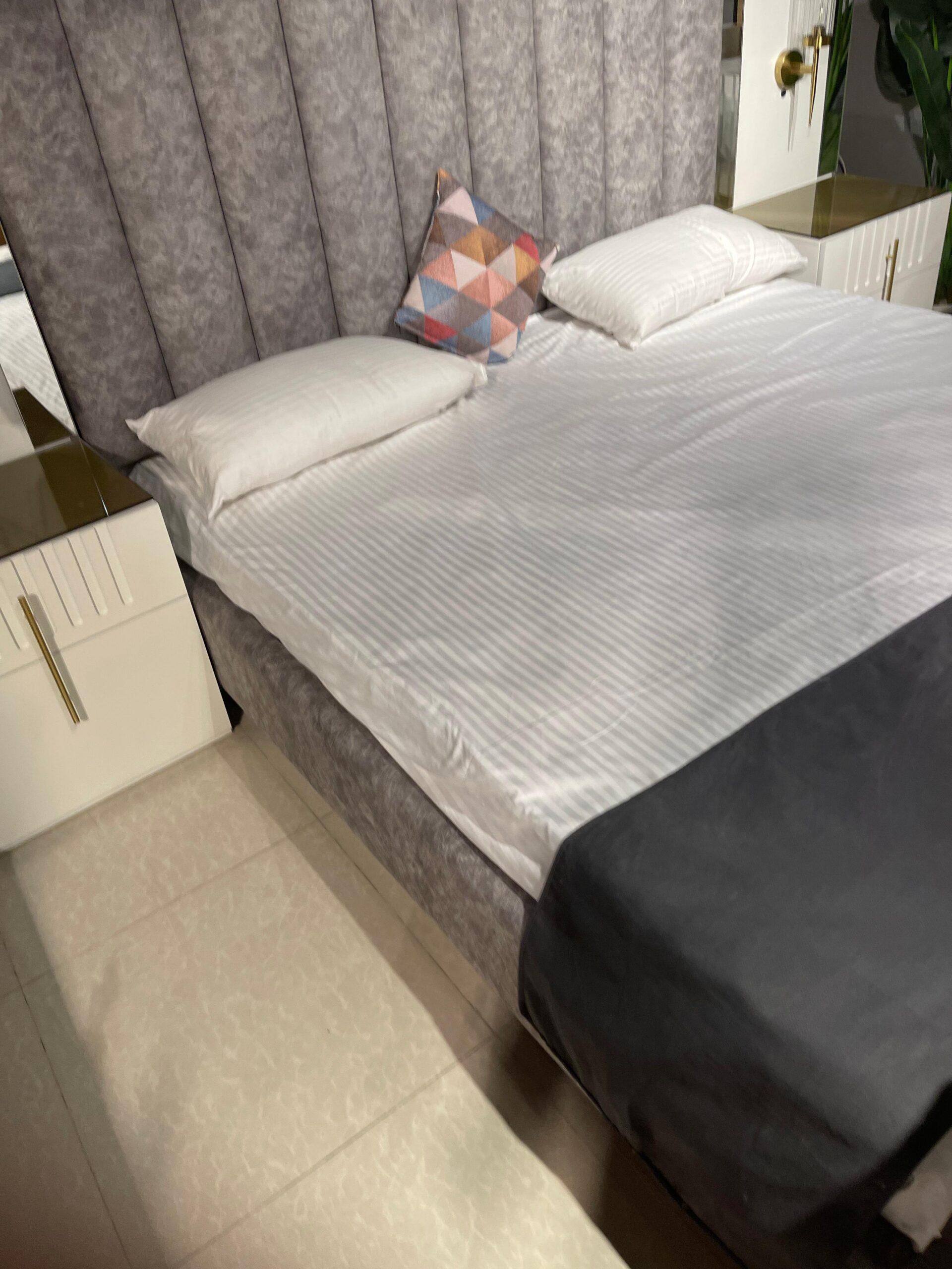 Bed Set Contemporary Local 2-024