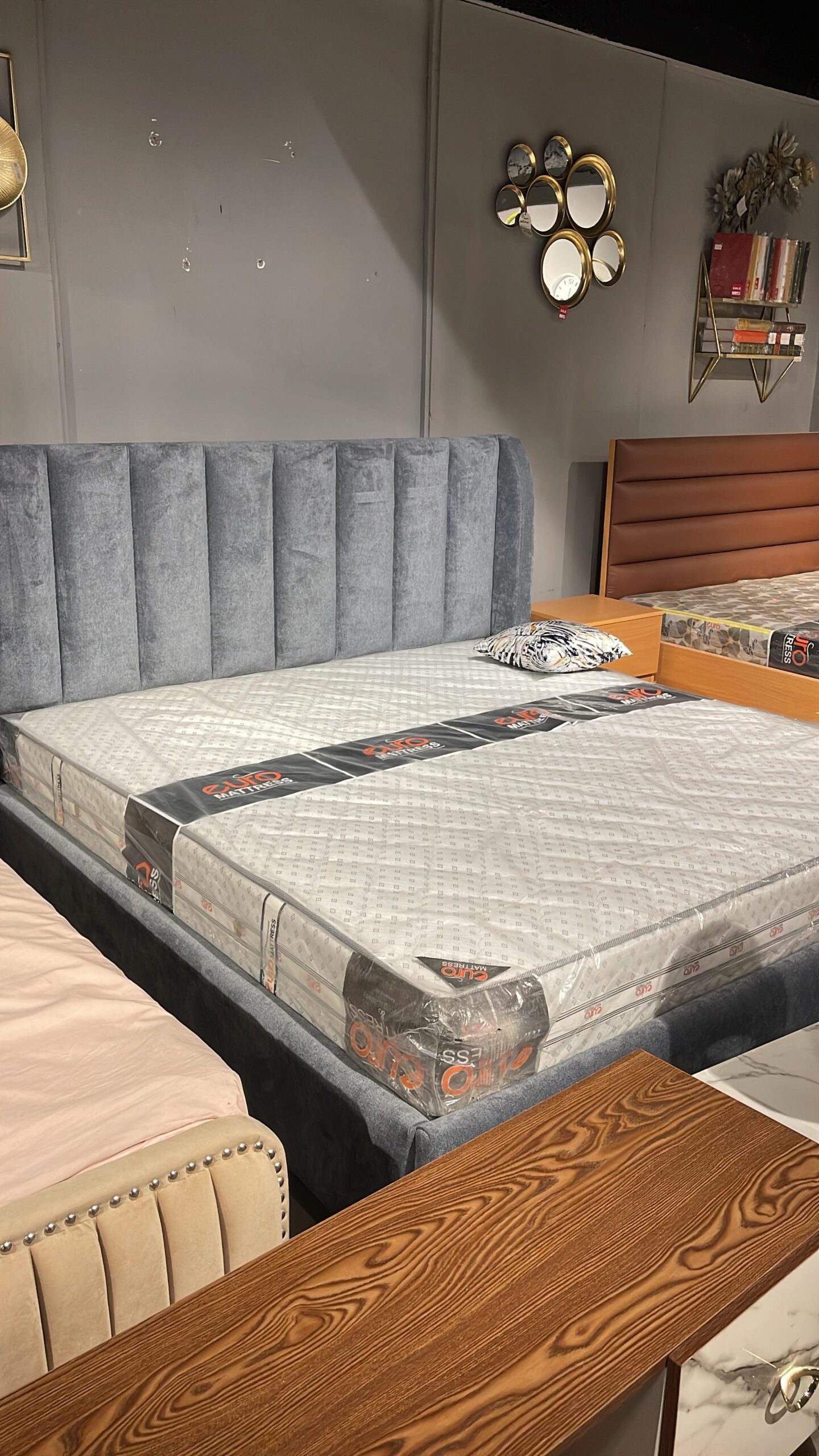 Bed Set Contemporary Local 2-009