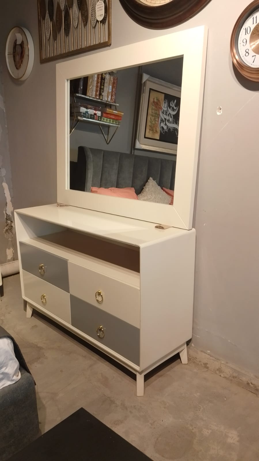 Luxury Mirrored Dressing Table-2