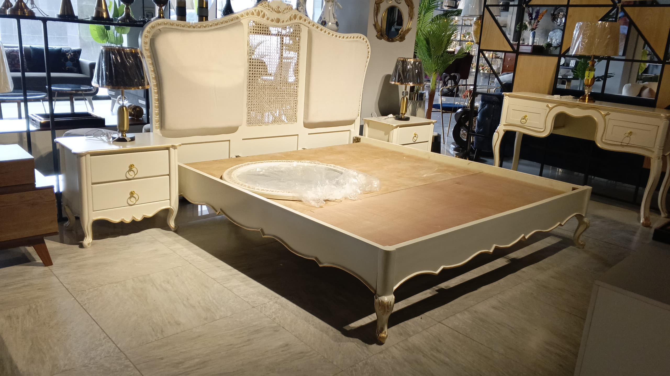 Bed Set Contemporary Local 2-034