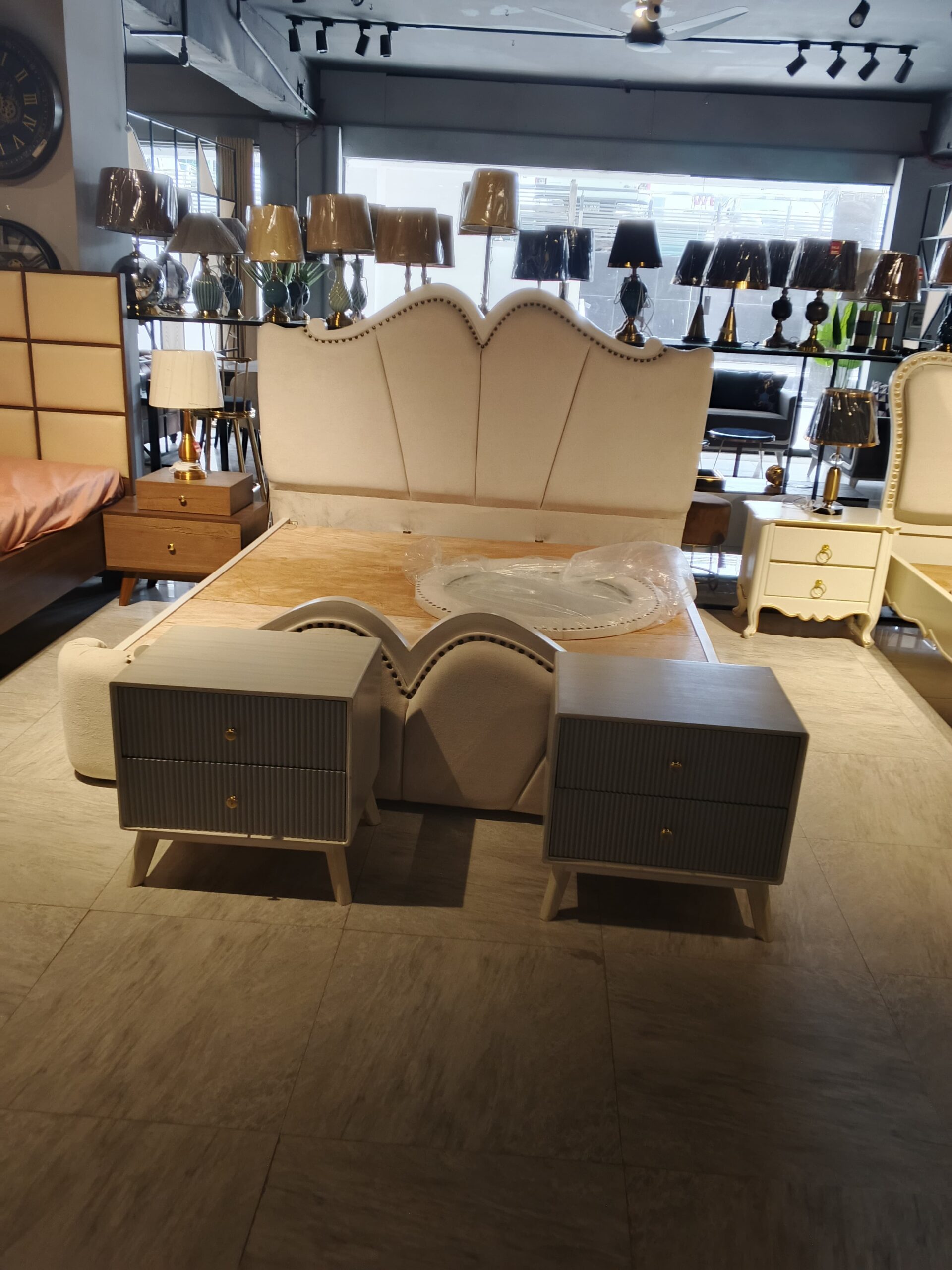 Bed Set Contemporary Local 2-035